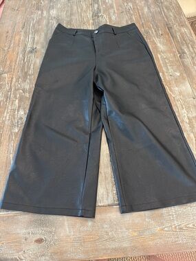 Women’s Black Wide-Leg Faux Leather Culotte Pants